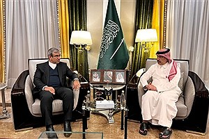 استاندار خراسان رضوی و سفیر عربستان درباره افزایش پروازها به مشهد گفت‌وگو کردند