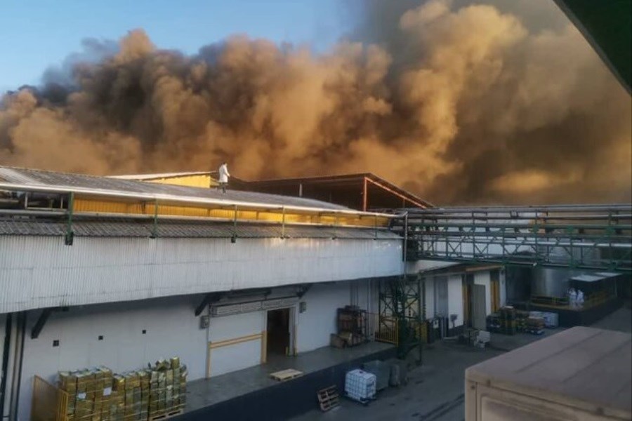 آتش سوزی شدید در شرکت لبنیانی کاله آمل