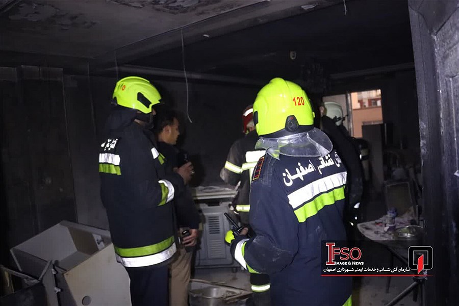 معجزه آتش‌نشانان در قلب اصفهان؛ پنج نفر از کام مرگ بازگشتند