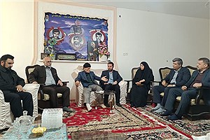 یاد شهدا زنده است/ شهردار آبیک: خدمت به خانواده‌های شهدا توفیق بزرگی است