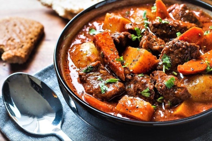 تاس کباب کلاسیک؛ خوراکی خوشمزه و سرشار از پروتئین برای سفره سحر