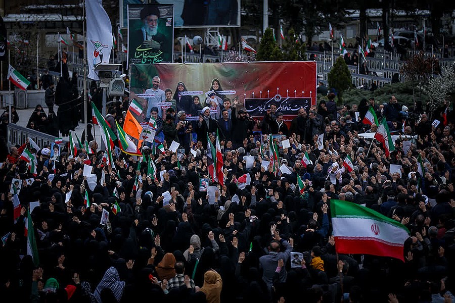 اختصاصی پُرسون: تشییع پیکر مطهر هشت شهید جنگ رمضان در قزوین کربلایی به پا کرد!/ این طفل بیست روزه چه گناهی داشت؟