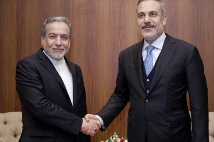 عراقچی و فیدان بر ادامه رایزنی‌های دوجانبه و منطقه‌ای تأکید کردند