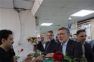 عیادت وزیر بهداشت از مجروحان حادثه ناو دنا و تقدیر از کادر سلامت ارتش