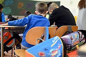ممنوعیت تلفن همراه در مدارس انگلیس