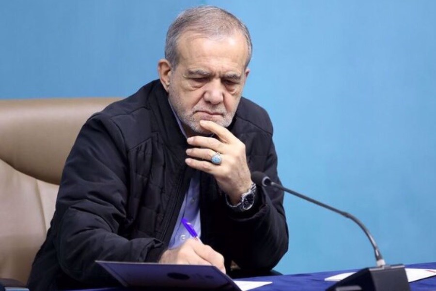 پزشکیان: پشت تولیدکنندگان کشاورزی ایستاده‌ایم