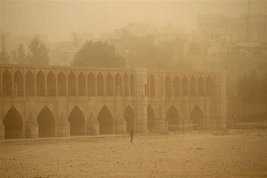 طوفان سرخ در راه اصفهان؛ هشدار نارنجی برای نفوذ توده‌های گرد و غبار از مرزهای سمنان