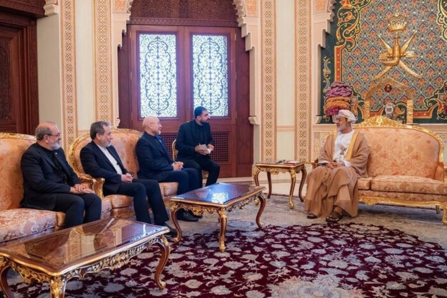 دیدار و رایزنی قالیباف و عراقچی با سلطان عمان در مسقط