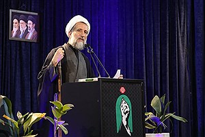 تیم مذاکره کننده مراقب باشد جنگ برده را بر سر میز مذاکره نبازیم / این دشمن غدار به هیچ عهد و پیمانی وفادار نمی ماند
