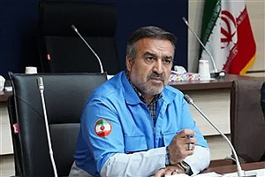 انبار علوفه در کام آتش فرو رفت! آتش توسط ۵ خودروی عملیاتی سنگین محاصره شد