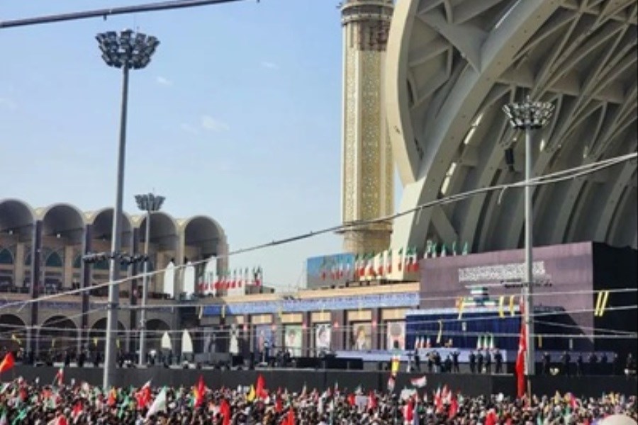 لحظات آغازین مراسم وداع؛ پیکر رهبر شهید به جایگاه مصلی تهران منتقل شد+ فیلم