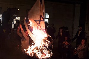 پرچم اسرائیل در جشن استقلال آمریکا به آتش کشیده شد/ ببینید