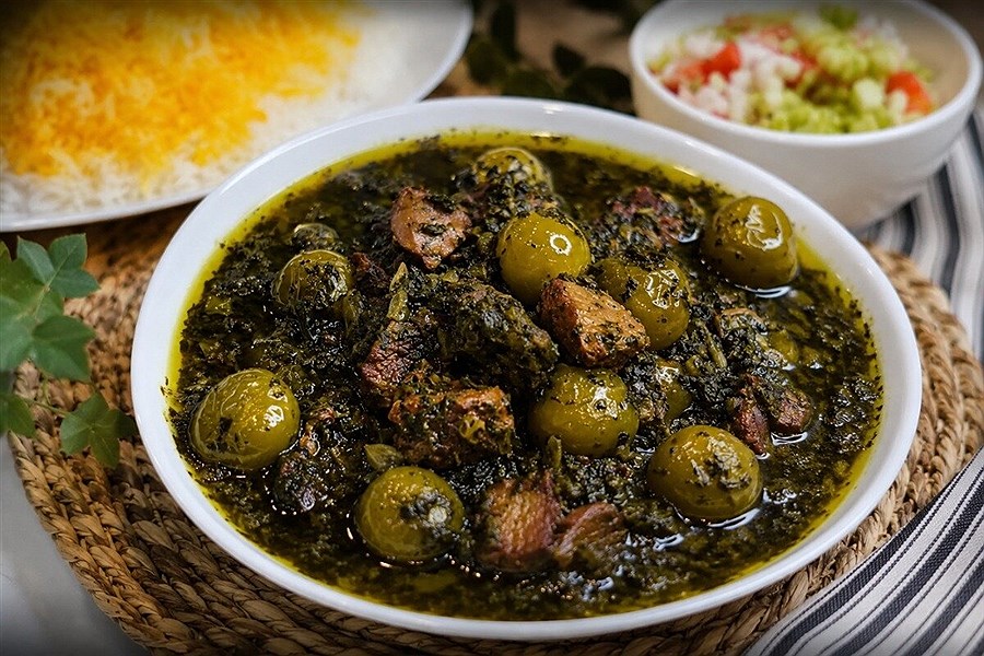 یک انتخاب متفاوت برای ناهار؛ خورشت آلوچه با گوشت، مرغ و گردو چگونه درست می‌شود؟