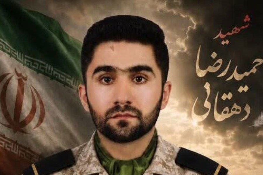 مدافع ارتش در حمله دشمن به جاسک به شهادت رسید