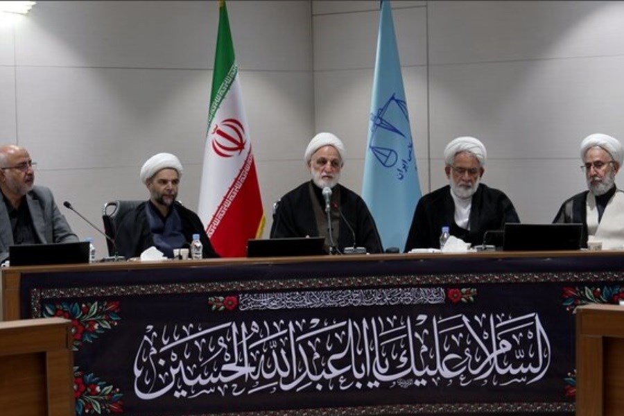 دستگاه قضایی مسئول محاکمه و مجازات مفسدان است