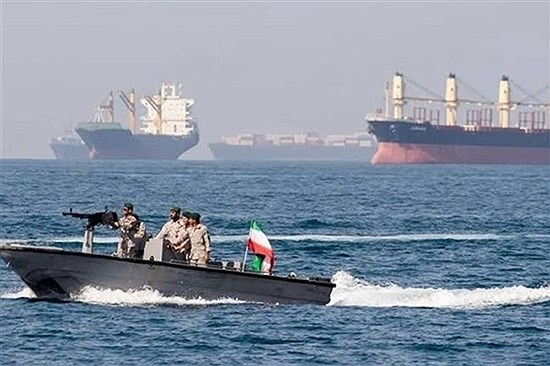 تنگه هرمز زیر سایه جنگ تحریم‌ها؛ آمریکا چگونه ریسک تجارت با ایران را مهندسی می‌کند؟