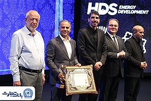 تندیس «جایزه ملی انرژی‌های تجدیدپذیر» به بانک تجارت اعطا شد