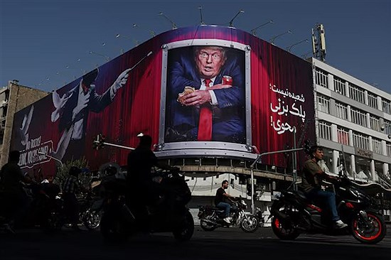 ترامپ برای مهار جنگ ایران پیش از انتخابات آمریکا دست‌وپا زدن می‌زند