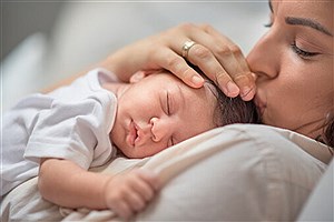 حال مادر بعد از زایمان را جدی بگیرید؛ این جمله‌ها ممنوع!