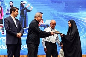 یاد شهید ارتباطات در آیین "یک ایران متصل"؛ پزشکیان از خانواده نوح مهدوی تقدیر کرد