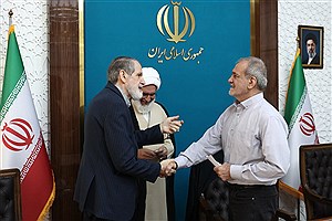 پایداریچی‌ها در دو مسیر متفاوت؛ حمایت محصولی از دولت در برابر حملات اعضای جبهه پایداری