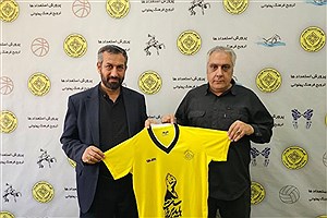 باید برخاست؛ رونمایی از زره متفاوت باشگاه مقاومت با الهام از نماد عزت و مشت گره‌کرده شهدا