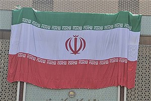 اهتزاز همزمان پرچم ایران در دانشگاه‌های کشور+ فیلم