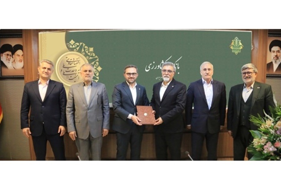 تصویر پویافرد به هیئت‌مدیره بانک کشاورزی پیوست؛ تأکید متقی‌نیا بر تداوم روند رشد