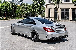 کشف یک دستگاه خودروی سواری بنز CLS500 قاچاق در پایتخت