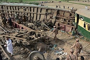 ۱۴ واگن قطار مسافربری در پاکستان از ریل خارج شدند؛ ۳۵ نفر کشته و زخمی