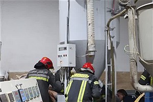جدال یک‌ساعته آتش‌نشانان با آهن و فولاد؛ نجات دست جوان اصفهانی از چرخ‌دنده‌های مرگ