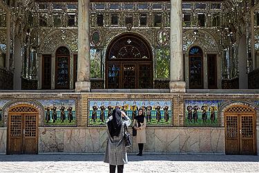 تصویر بازدید گردشگران نوروزی از کاخ گلستان