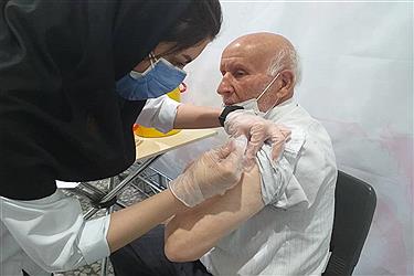 تصویر واکسیناسیون سالمندان بالای 75 سال