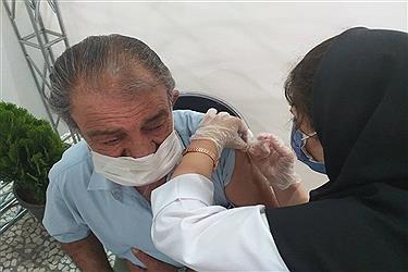 تصویر واکسیناسیون سالمندان بالای 75 سال
