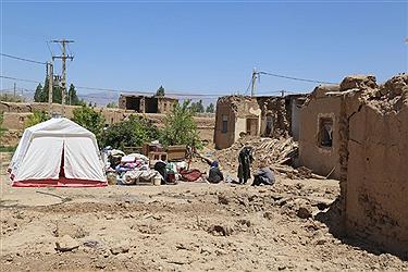 تصویر کمک نیروهای هلال احمر به زلزله زدگان خراسان شمالی