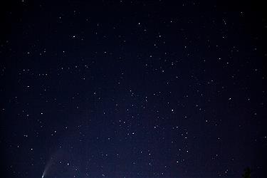 تصویر طلوع کهکشان راه شیری در آسمان شب