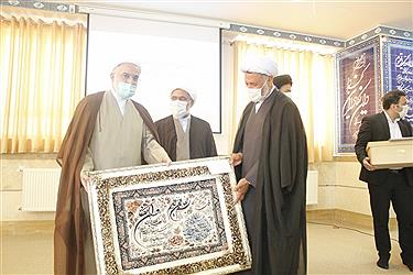 تصویر مراسم تودیع و معارفه مدیر حوزه علمیه خواهران کردستان برگزار شد