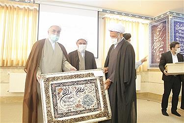 تصویر مراسم تودیع و معارفه مدیر حوزه علمیه خواهران کردستان برگزار شد