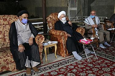 تصویر دیدار امام جمعه یزد با خانواده های شهدا و ایثارگران فتح خرمشهر