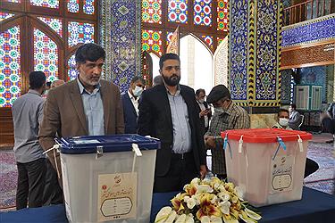 تصویر تصاویری از حضور حماسی یزدی ها در پای صندوق های رای