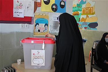 تصویر حضور بهابادی ها پای صندوق های رای