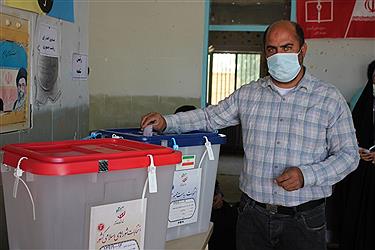 تصویر حضور بهابادی ها پای صندوق های رای