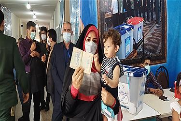 تصویر حضور پرشور مردم استان مرکزی  پای صندوق رای 28خرداد