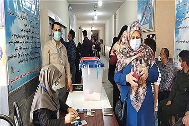 تصویر حضور پرشور مردم استان مرکزی  پای صندوق رای 28خرداد