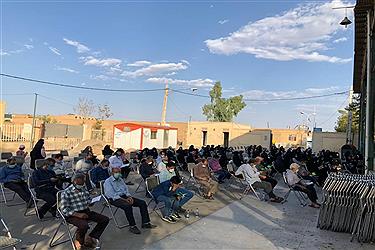 تصویر برگزاری دعای عرفه در قبرستان قدیمی هرهر یزد