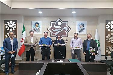 تصویر تجلیل از اعضای شورای اسلامی دوره پنجم شهر مهریز