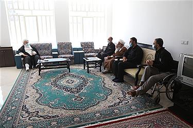 تصویر تصاویری ا ز دیدار امام جمعه با خانواده پژوهشگر فقید یزدی