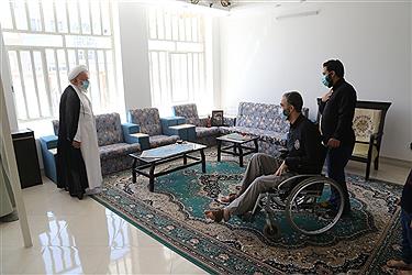 تصویر تصاویری ا ز دیدار امام جمعه با خانواده پژوهشگر فقید یزدی