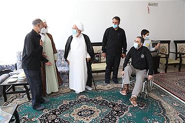 تصویر تصاویری ا ز دیدار امام جمعه با خانواده پژوهشگر فقید یزدی