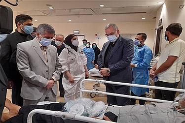 تصویر بازدید وزیر بهداشت از مرکز واکسیناسیون شقایق و بیمارستان امام خمینی ارومیه